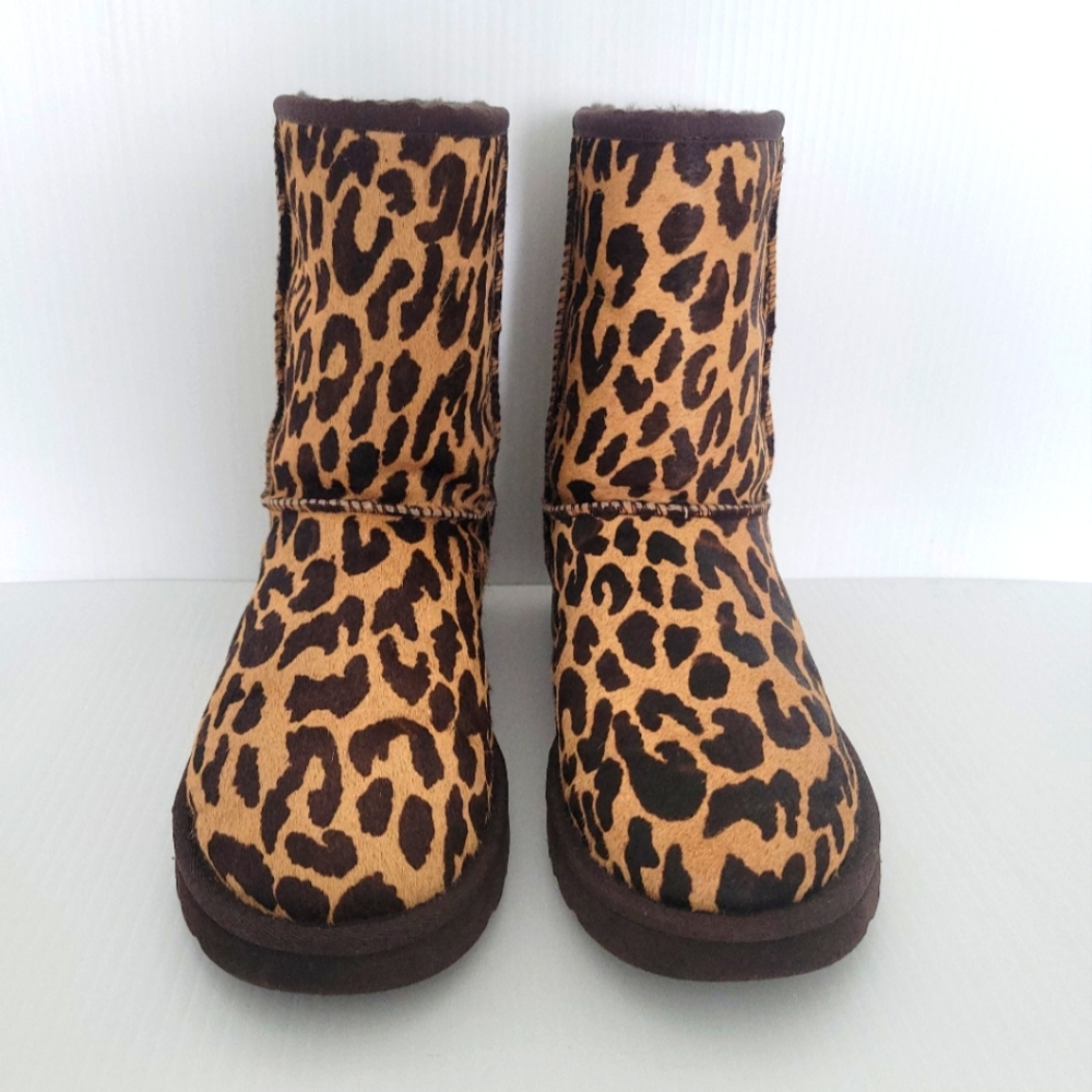 UGG Leopard Print Classic Short, Size 7